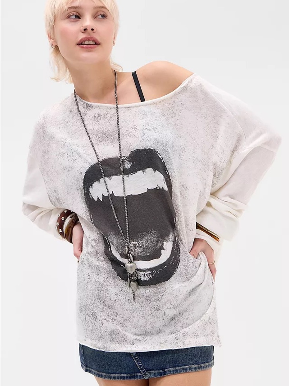 BDG Urban Outfitters Oversized Lips Mouth Graphic Long Sleeve White Tee Size S